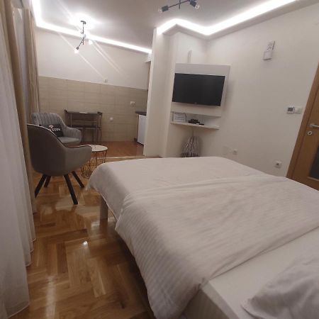 Studio Apartman Lukavica SJJ Exterior photo