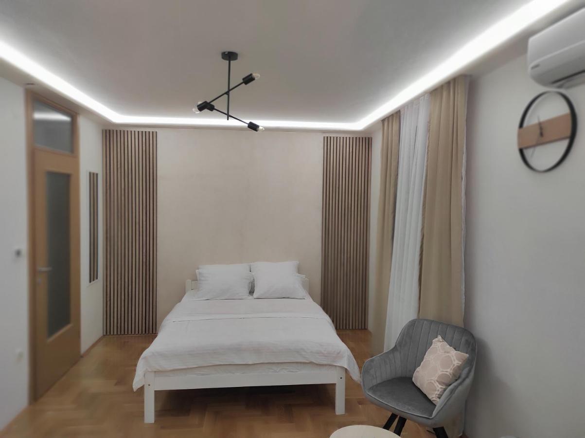 Studio Apartman Lukavica SJJ Exterior photo