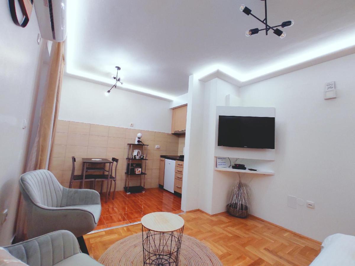 Studio Apartman Lukavica SJJ Exterior photo